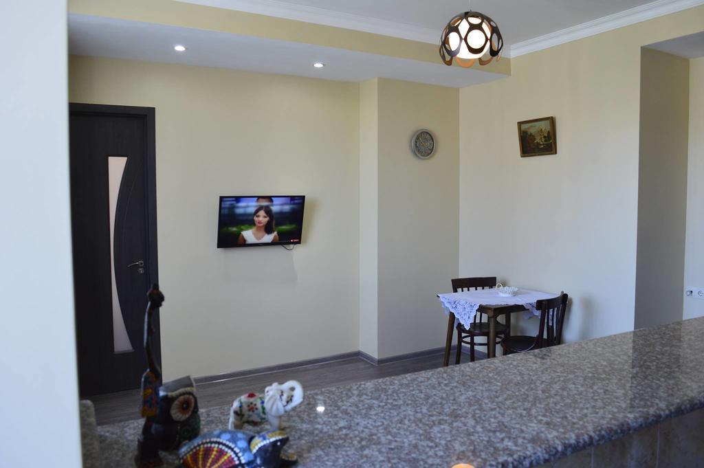 Apartment Near Park 36 Batumi Exterior photo