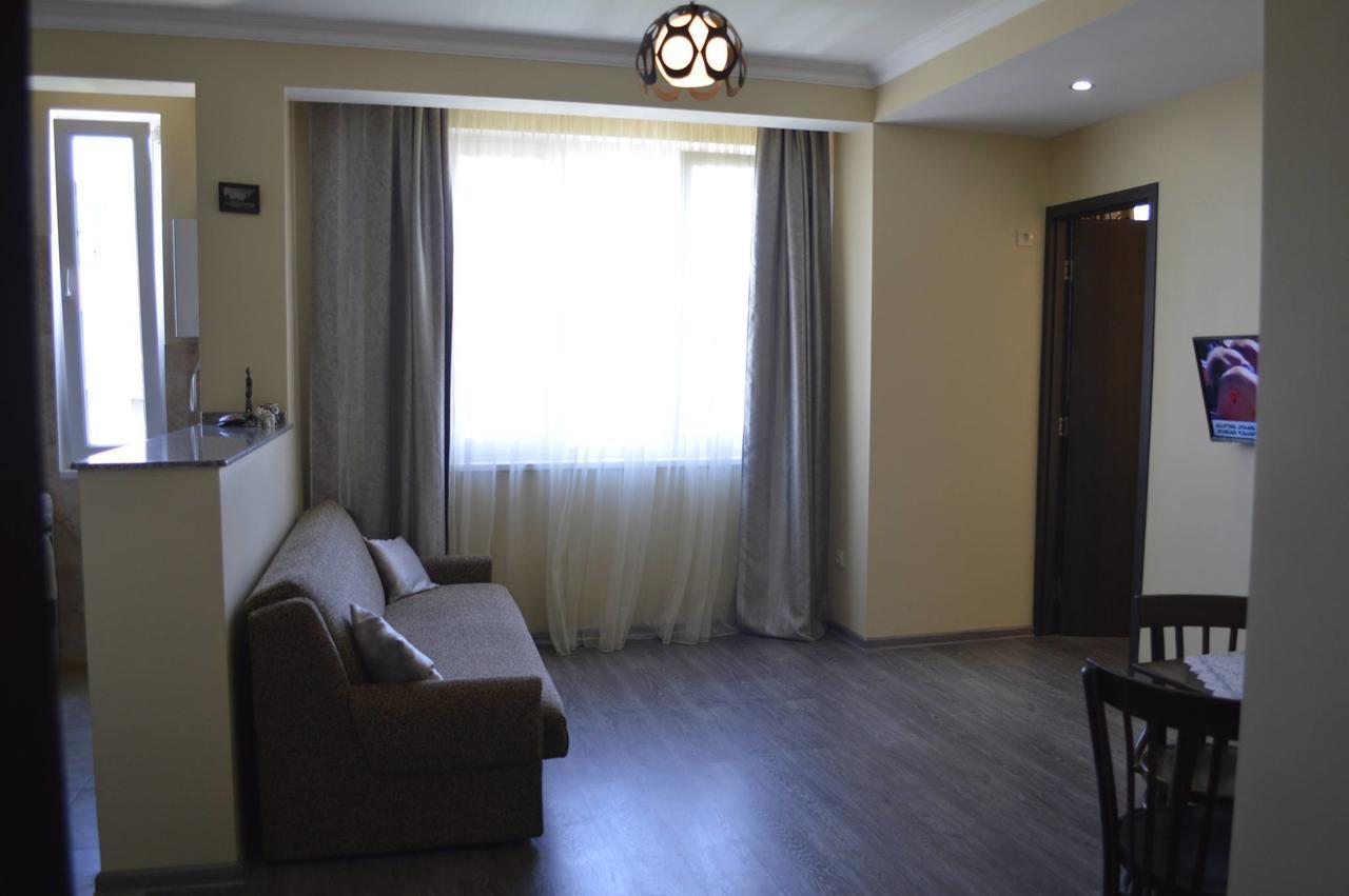 Apartment Near Park 36 Batumi Exterior photo